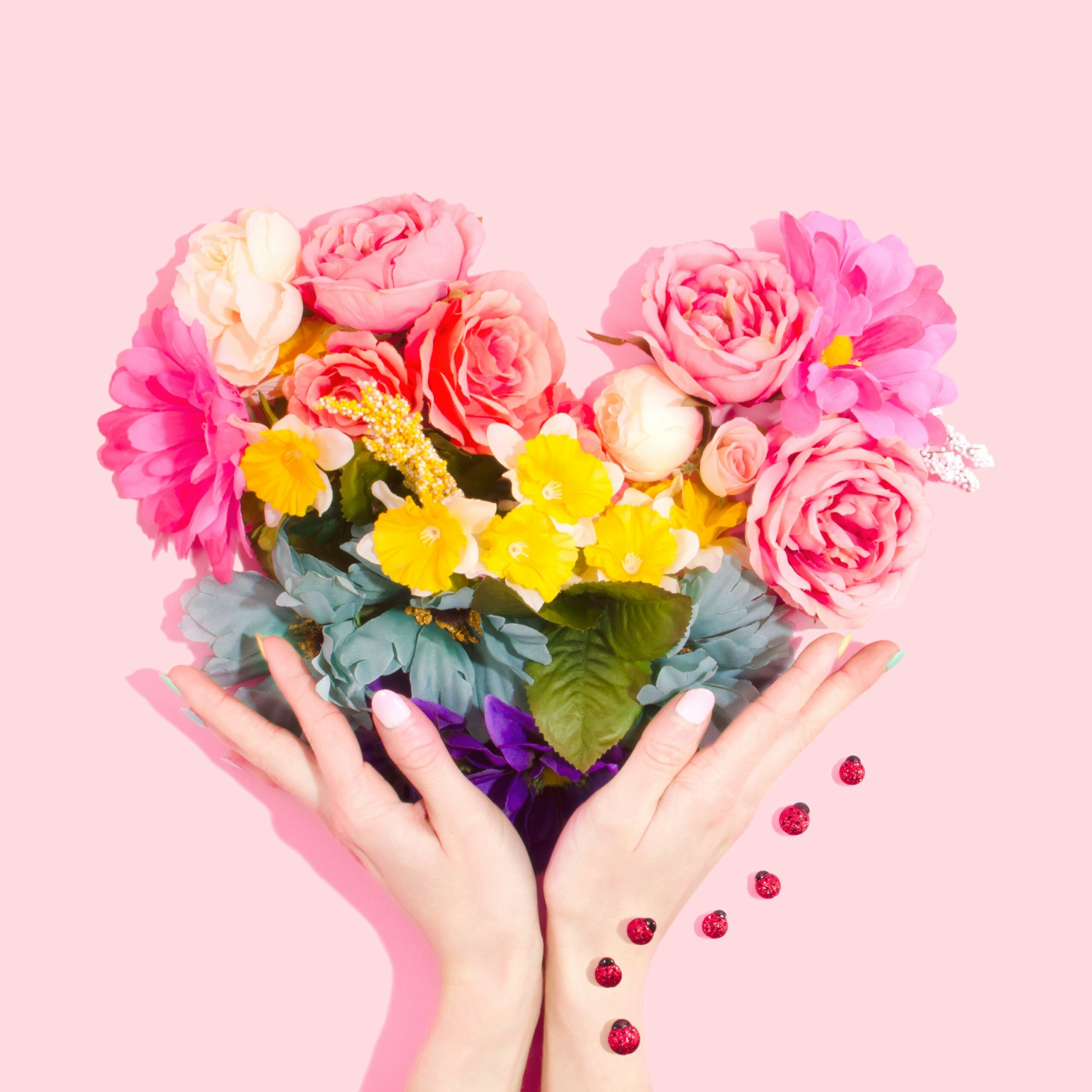 hands holding flowers